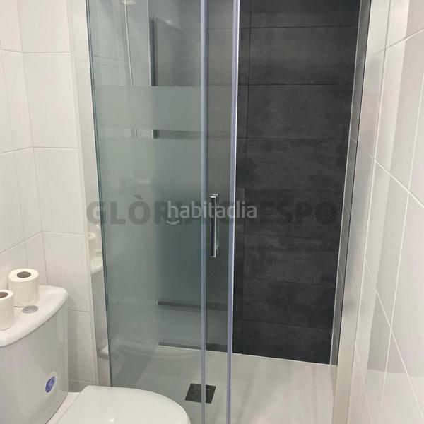 Foto 4d722436-b34e-43d5-8ae9-1961a72f8767. Estudio a la venta estudio renovado en primera línea de playa . en Empuriabrava