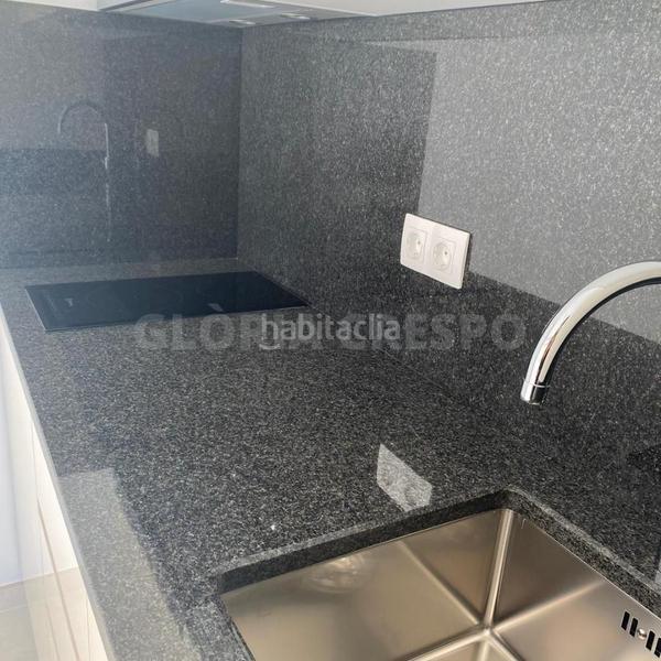 Foto 8fcb3724-b5e7-4f93-9314-6af591bc218b. Estudio a la venta estudio renovado en primera línea de playa . en Empuriabrava