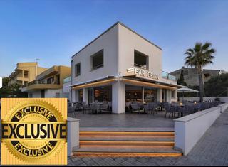 Building in Can Picafort. Edificio unifamiliar con restaurante y vivienda