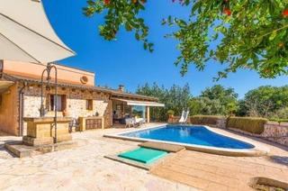 Country house in Muro