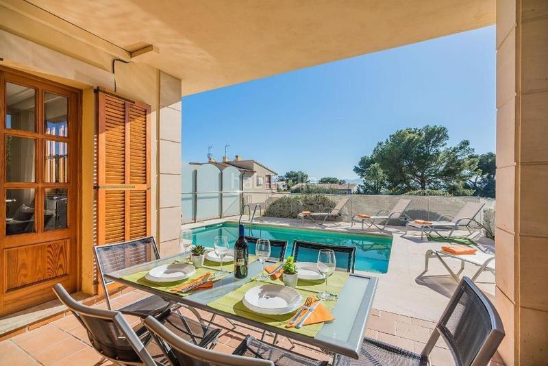 Foto 6ea07159-ec9c-47a5-ae66-3a66d03bb5c5. Lloguer xalet a carrer de la creu a port d´Alcúdia-platja dálcúdia Alcúdia