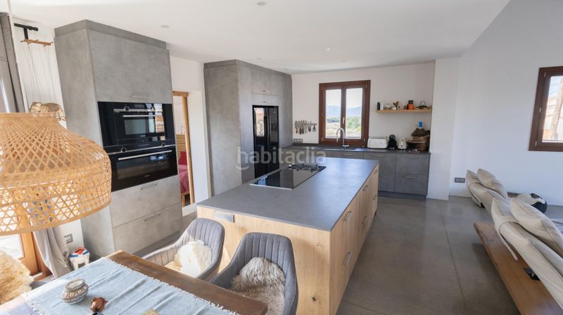 Foto b5f3d547-3318-4bc0-a65a-66e33e7d677e. Casa adossada amb aparcament piscina a Muro