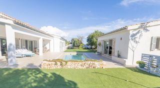 Casa  Sa rápita - calle des forn de calc. Chalet moderno con casa de invitados, jardín y piscina en sa ràp