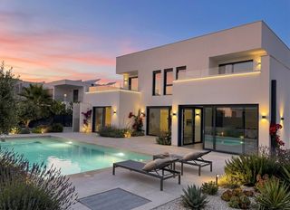 Casa  Sa rápita - calle de sa girgola. Exclusivo chalet de obra nueva con piscina y azoteaeste lujoso c