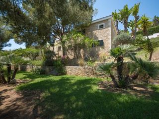 Location Maison  Calvià - carrer pinar. Descubra esta preciosa villa con vistas panorámicas al mar, situ
