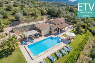 Casa  Pollença - carrer del roser vell. Finca exclusiva en pollença con licencia vacacional, vistas pano