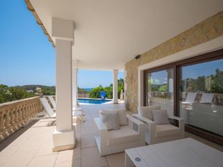Location Maison  Calvià - carrer pinar. Descubra esta preciosa villa con vistas panorámicas al mar, situ