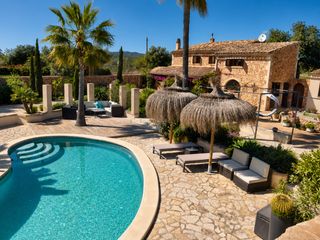 Casa  Llucmajor - de la mena. Encantadora finca de piedra natural con piscina, privacidad abso