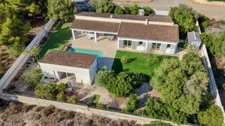 Maison  Calle des forn de calc. Chalet moderno con casa de invitados, jardín y piscina en sa ràp