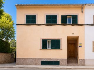 Rent Towny house in Palma de mallorca - cami de son fangos. Disponible a partir del 01 de septiembre. no se alquila a vivien