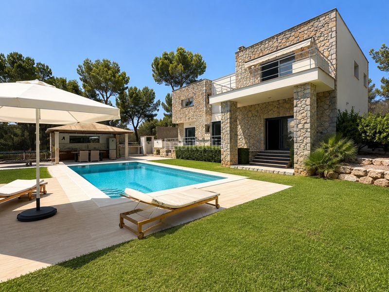 Foto 4ff61813-3f7e-4096-a66c-c86aa9fa9595. Casa amb calefacció aparcament piscina a Cala Vinyes Calvià