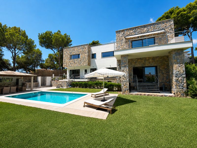 Foto ba9130f3-94bb-4098-9dd8-8156be066748. Casa amb calefacció aparcament piscina a Cala Vinyes Calvià