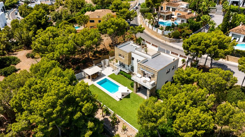Foto c84bba41-d589-4794-9d8b-4ec0af0d15d2. Casa amb calefacció aparcament piscina a Cala Vinyes Calvià