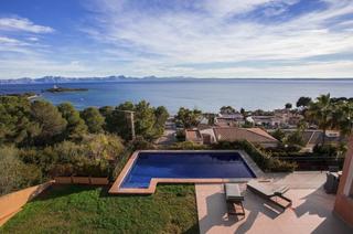 Chalet in Port d´Alcúdia-Platja dÁlcúdia. Espectacular villa con vistas al mar en alcudia alcanada