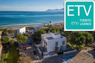 Casa adossada a Muro