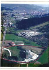 Terreny residencial a Amorebieta - Etxano. Se vende terreno industrial con pabellon construido