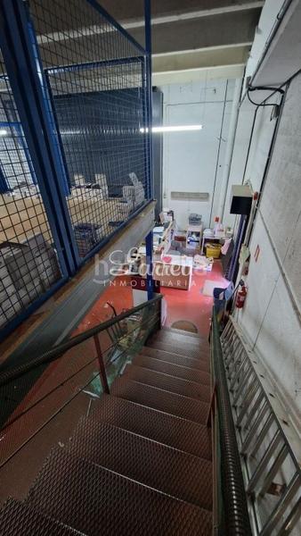 Foto f6dba894-4f6c-4ab4-8345-e62b773b7302. Industrial building in Galdakao