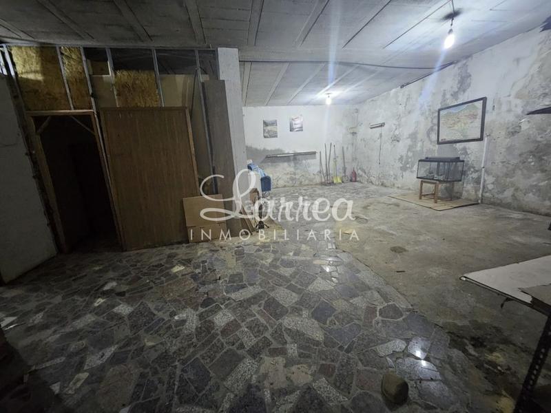 Foto 6e8e2c8e-d8d5-460e-93bc-4ca0d7b4d17e. Masía caserio bifamiliar en venta en Amorebieta - Etxano