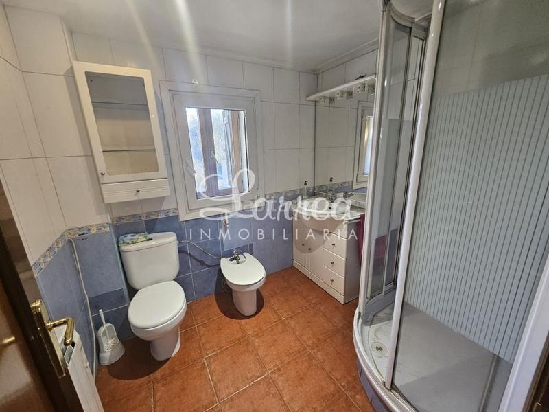 Foto 8d5bb129-a232-464b-ad51-52a0072f48a7. Masía caserio bifamiliar en venta en Amorebieta - Etxano
