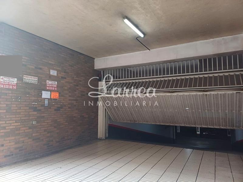 Foto 3f045177-b6e2-43e9-b9aa-ad9c5cd6a443. Parking voiture dans Amorebieta - Etxano