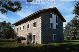 Casa aparellada a Zeberio. Vivienda con proyecto para bifamiliar en zeberio