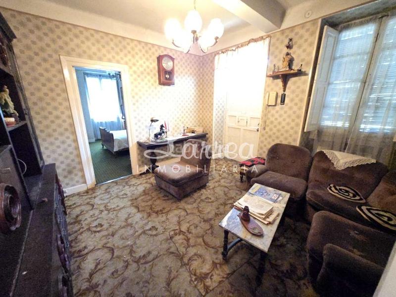 Foto f88ce531-1d8d-435e-b3b2-5f0f70c5570f. Masia amb calefacció aparcament a Iurreta