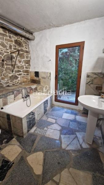 Foto 8b09aa2c-5b15-460f-88c8-39eee61c6621. Casa  pareada a la venta en Zeberio