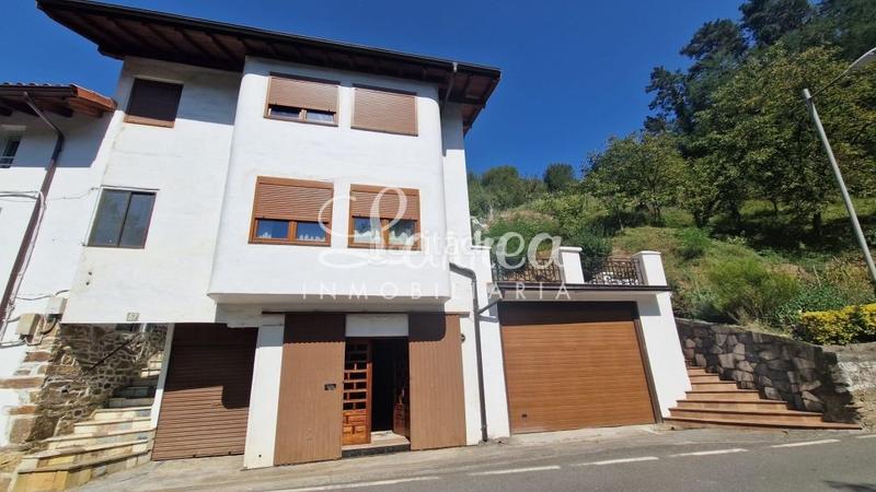 Foto 8c872001-adbf-4b7d-95f7-83793234f2e6. Casa  pareada a la venta en Zeberio