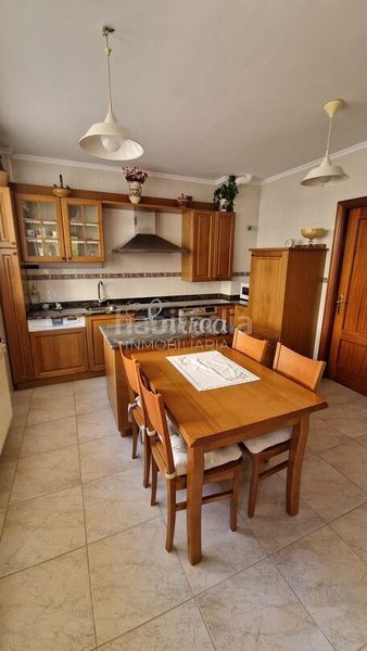 Foto eedd6250-1a8e-455f-958b-3fbc982c6420. Casa adossada amb calefacció aparcament a Igorre