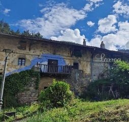 Mas  Emaldi auzoa. Se vende caserío de 3 plantas bifamiliar en dima
