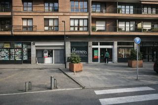 Lloguer Local Comercial a Amorebieta - Etxano. Se vende o alquila local centrico con salida de humos en amorebi