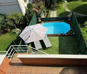 Reihenhaus in Sopela. Chalet adosado con piscina privada a la venta