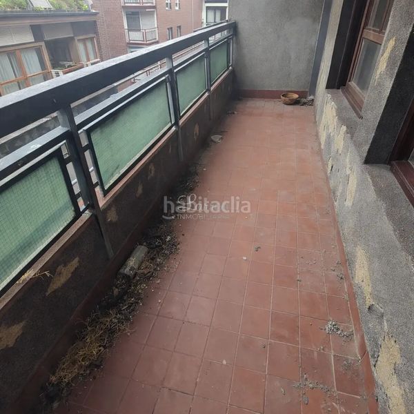 Foto 2b295f16-7e81-4fcf-9056-26a3be702b56. Piso muy centrico con ascensor en Amorebieta - Etxano