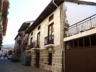 Casa in Areatza. Casa de piedra en el casco antiguo