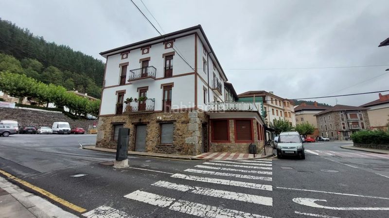 Foto eb79f2a9-b330-4fa1-bad1-3779012b26db. Location local commercial dans Dima