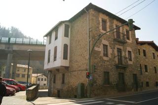 Casa a Berriz. Casa céntrica a la venta. fuera de ordenación en la actualidad.