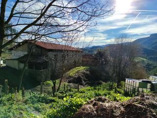 Casa a Zeanuri. Zona uribe medio caserio en venta. posibilidad de comprar terren