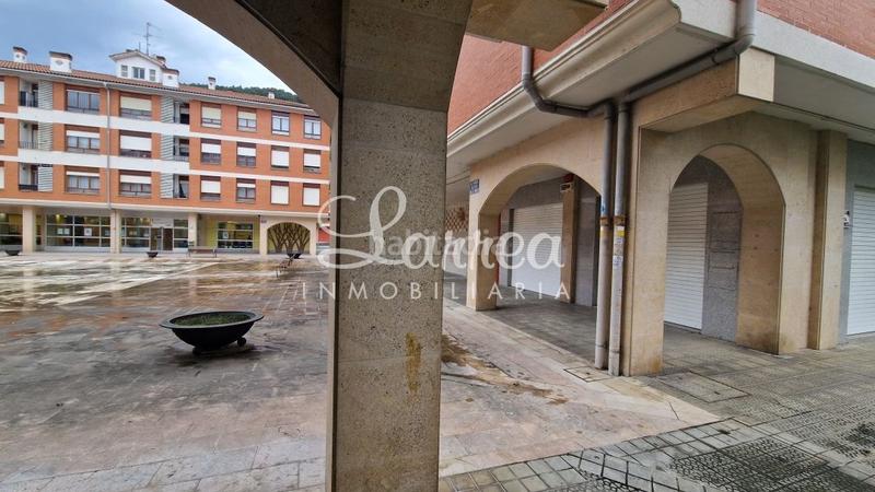 Foto d85b42f5-da48-456c-aec2-8d89307bde51. Location local commercial dans Lemoa