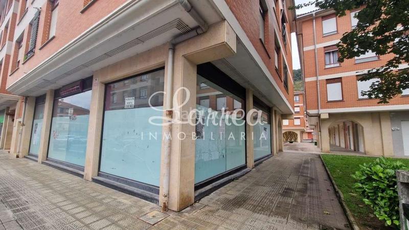 Foto e283a7a7-0abb-4a60-8214-326e0a2bcffb. Location local commercial dans Lemoa