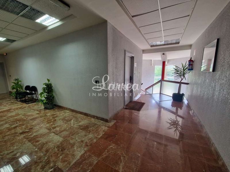 Foto d5e40ca7-97e8-4e1f-bffa-9e951da500a4. Rent office space with heating in Igorre