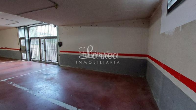 Foto e4d58d63-c977-4197-87b8-309e5dcd4488. Aparcament cotxe a Dima