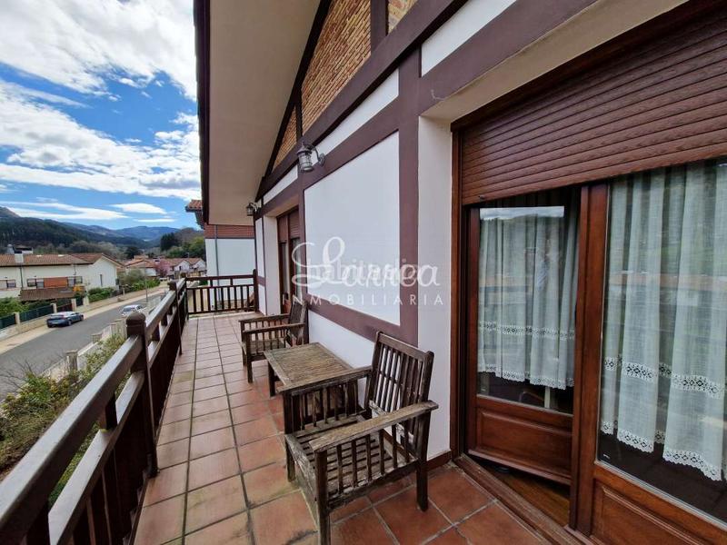Foto 3ba88506-767c-4895-bb24-0e0ecca76e95. Casa aparellada amb calefacció aparcament a Areatza