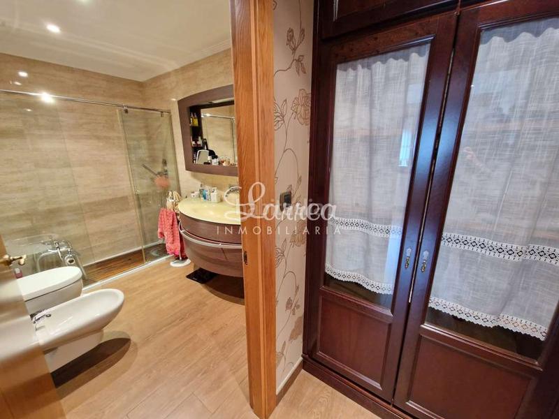 Foto 66b5c295-c952-4821-a99a-b161e9d6cb06. Casa aparellada amb calefacció aparcament a Areatza