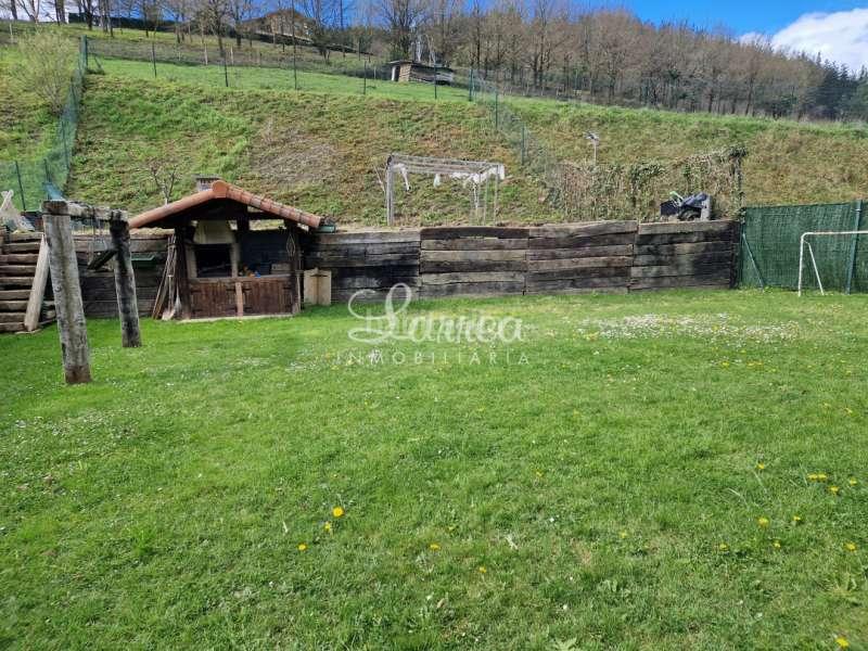 Foto 6e9b3664-cd28-4d36-8157-f3376f0be83c. Casa aparellada amb calefacció aparcament a Areatza