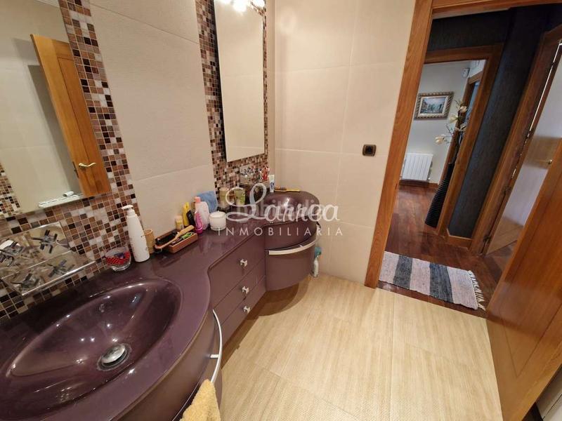 Foto 7e5f7635-6cfb-4898-9a35-1f58c10ce153. Casa aparellada amb calefacció aparcament a Areatza