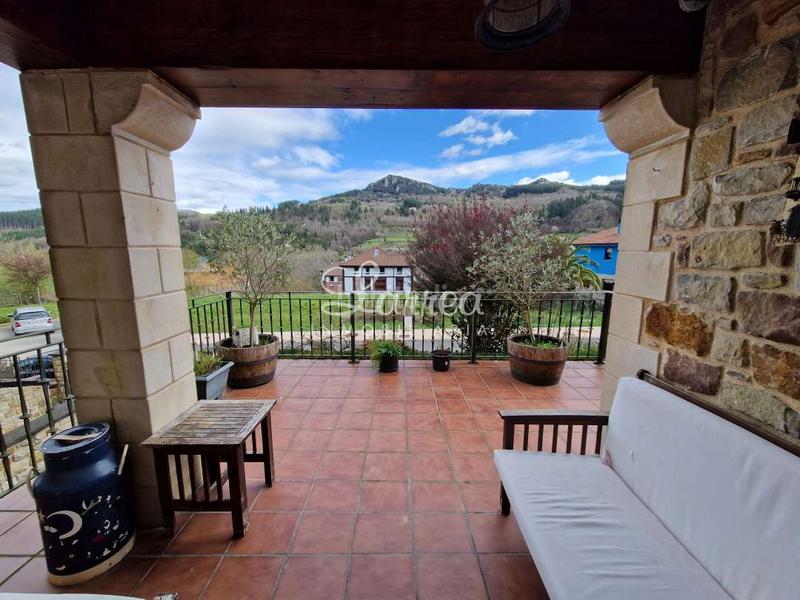 Foto a1c2f30a-5ac9-4f86-bab9-2cbe6c0d8002. Casa aparellada amb calefacció aparcament a Areatza
