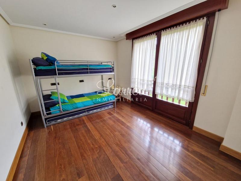 Foto b6081f45-e819-4d3d-825b-f6b9f497a836. Casa aparellada amb calefacció aparcament a Areatza