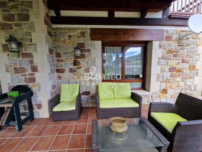 Foto ca8ec44f-ef4d-42e6-bd1c-5df75ed5e9fb. Casa aparellada amb calefacció aparcament a Areatza
