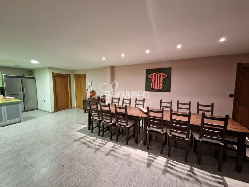Foto e97e8c52-063b-46d7-875c-2fe8a1bb5562. Casa aparellada amb calefacció aparcament a Areatza