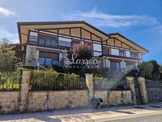 Casa bifamiliare en Areatza. Areatza se vende bifamiliar. zona residencial. preciosas vistas